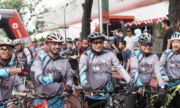 Pererat Hubungan Diplomatik Indonesia – Malaysia, Edy Rahmayadi Lepas Peserta Gowes Dua Negara